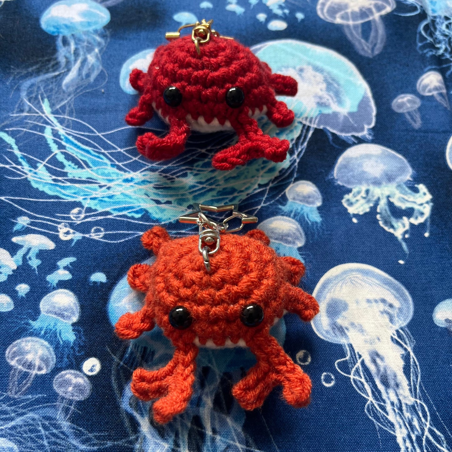 crochet keychain: crabs