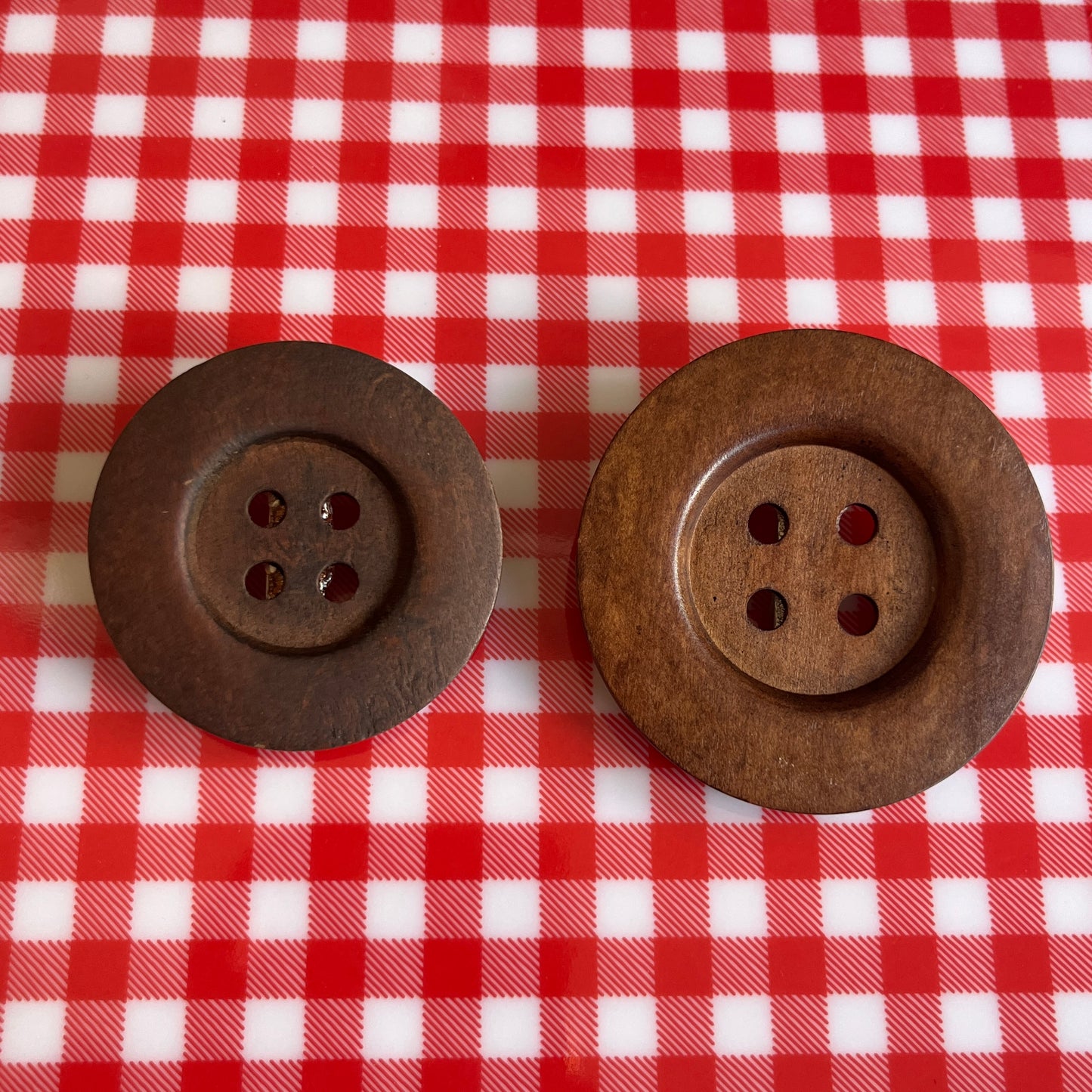comically big button clips💌
