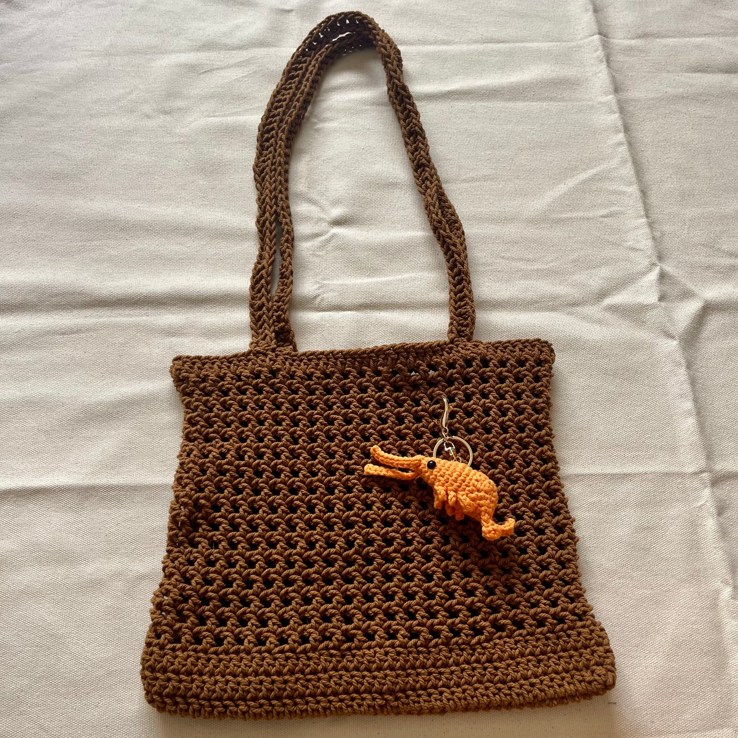 crochet bag: brown mesh market bag🐌with shrimp🦐