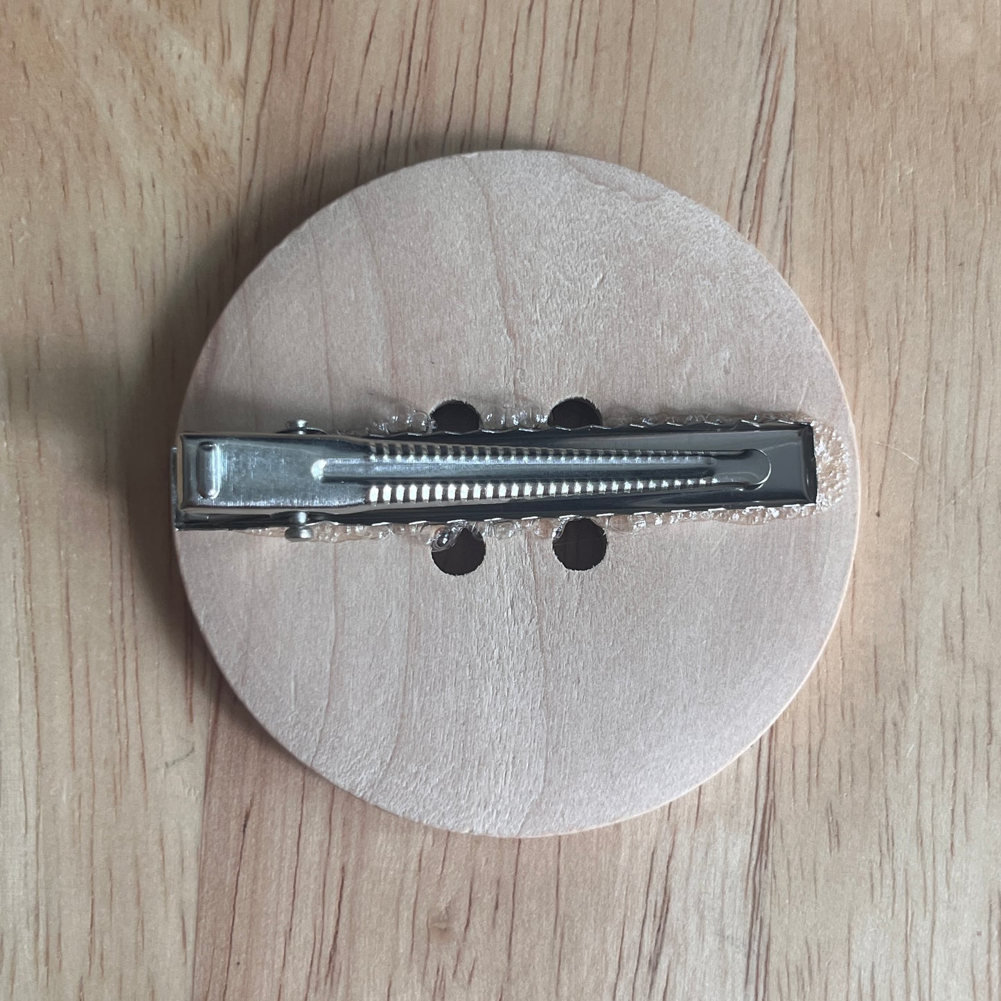 comically big button clips💌