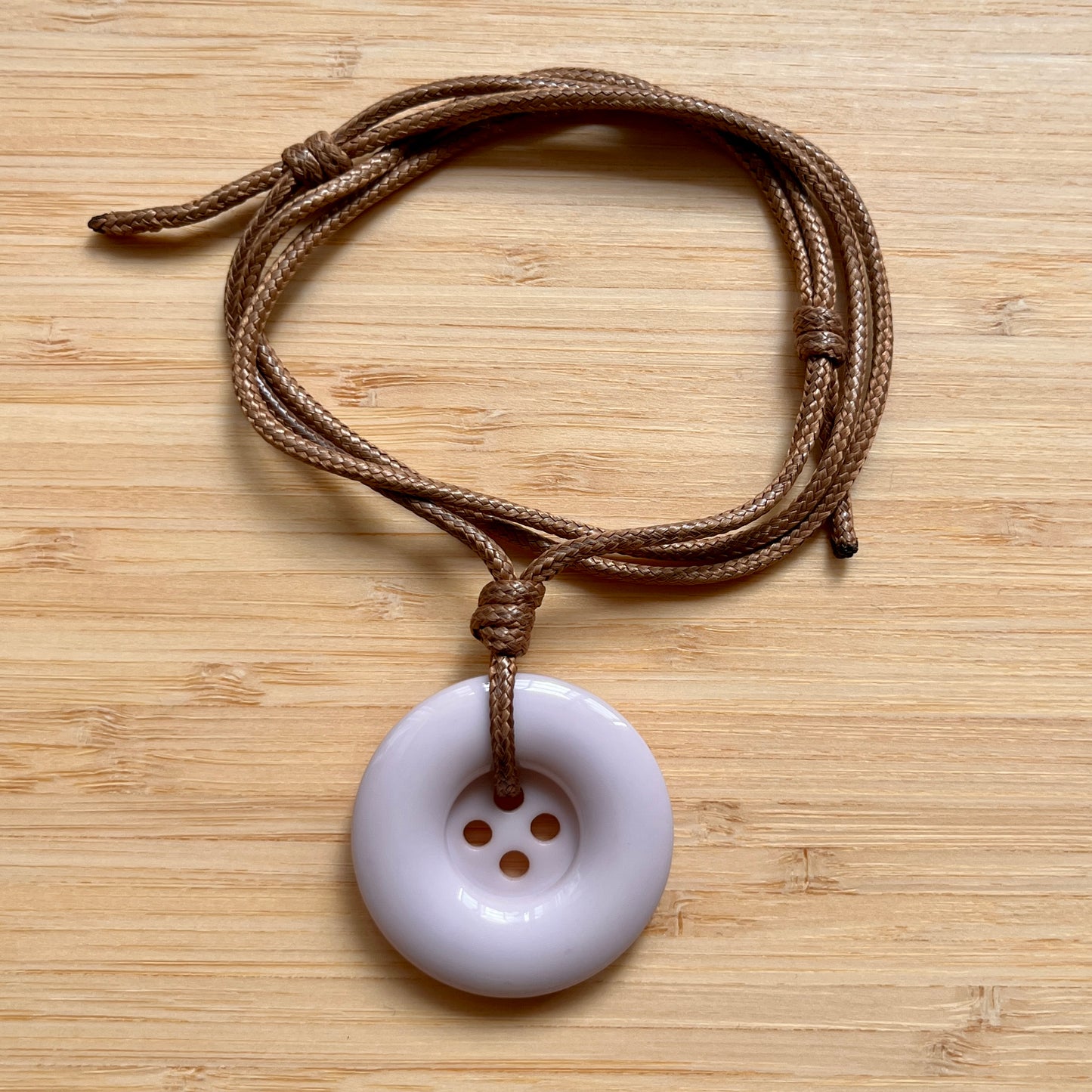 button necklaces (ᵔ⩊ᵔ)