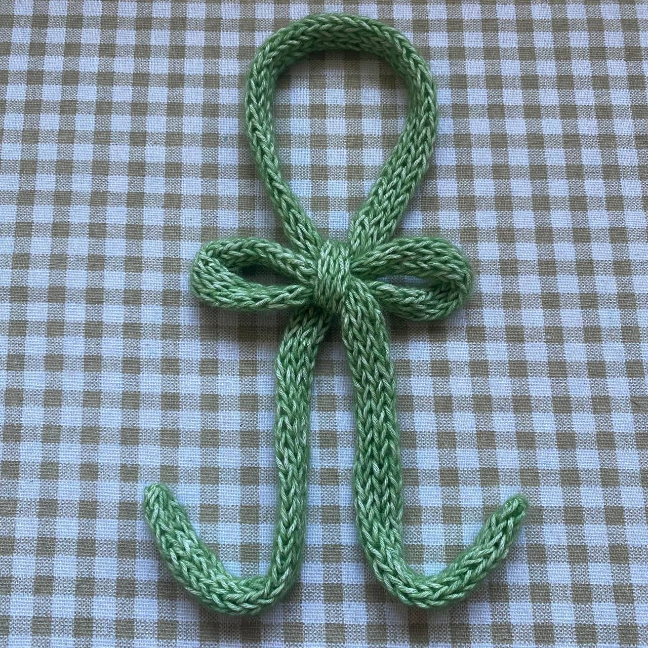 crochet accessory: ribbon choker