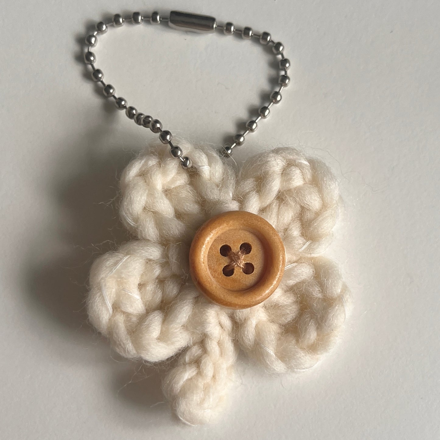 crochet keychain: lucky clovers with buttons