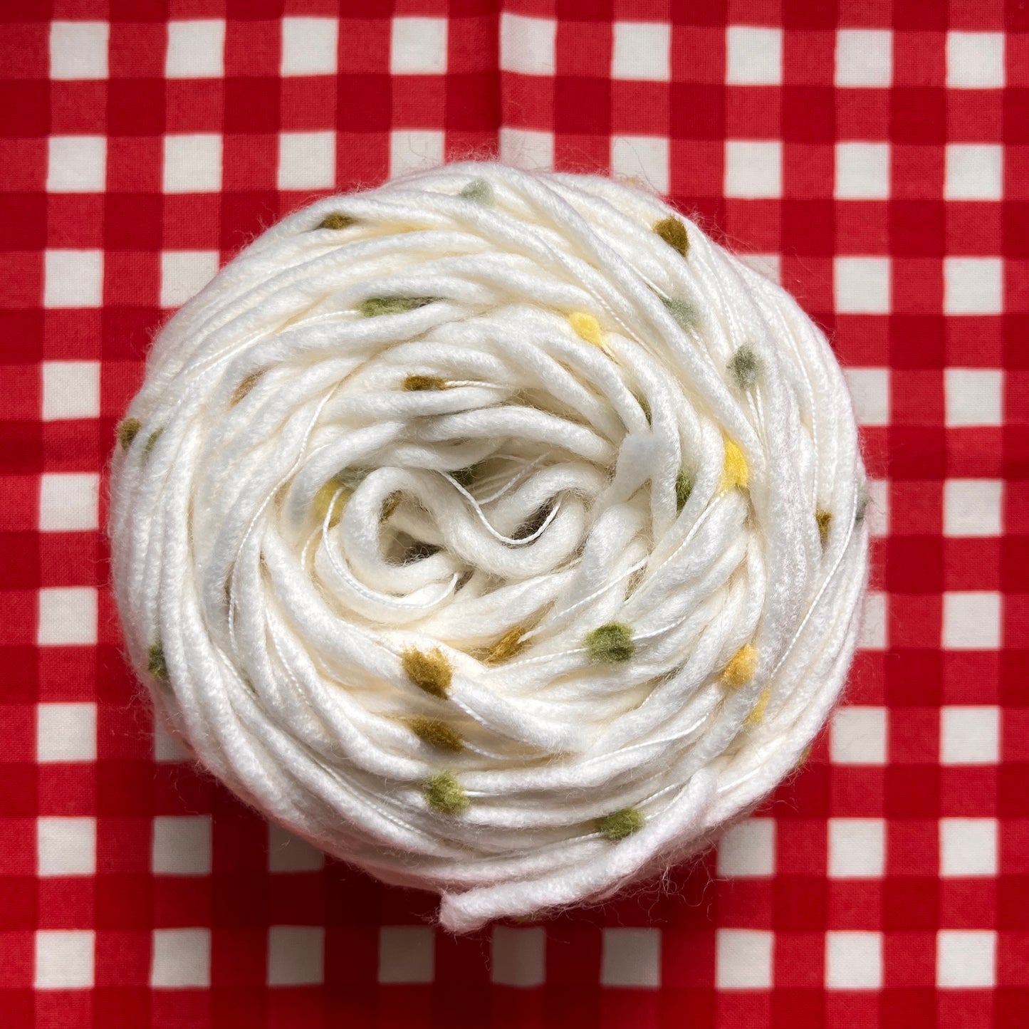 yarn #004: green pompom [white]