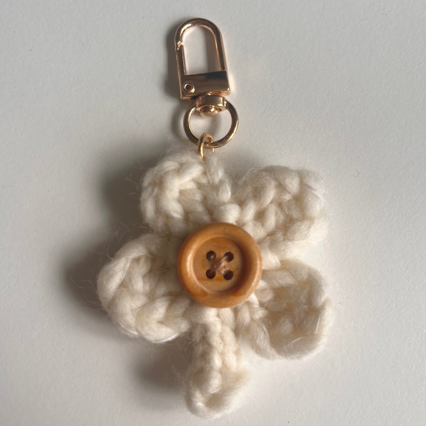crochet keychain: lucky clovers with buttons