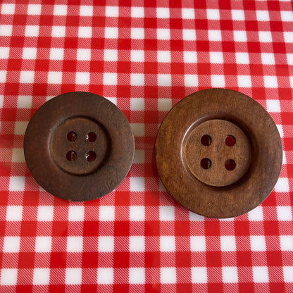 comically big button clips💌