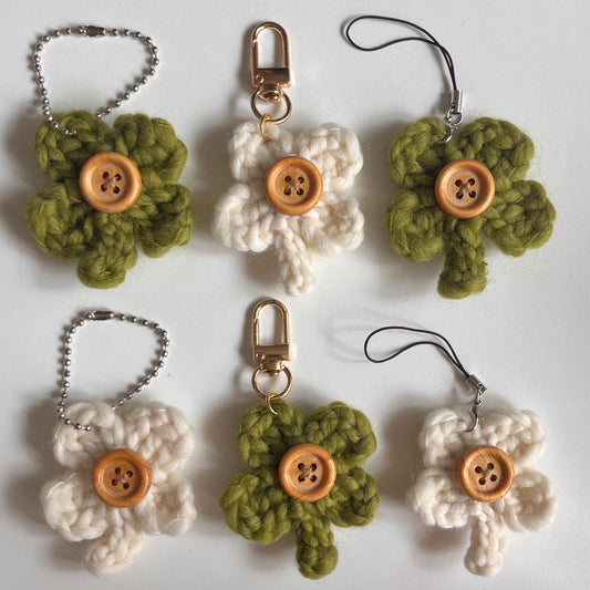 crochet keychain: lucky clovers with buttons