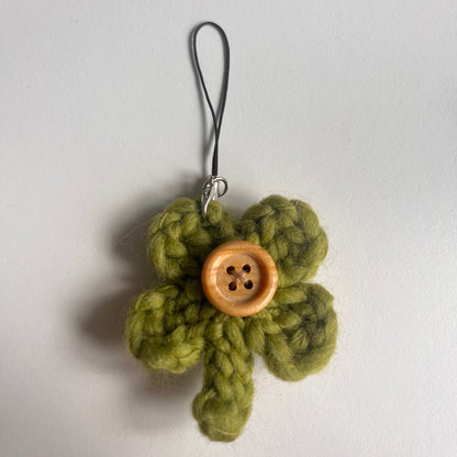 crochet keychain: lucky clovers with buttons