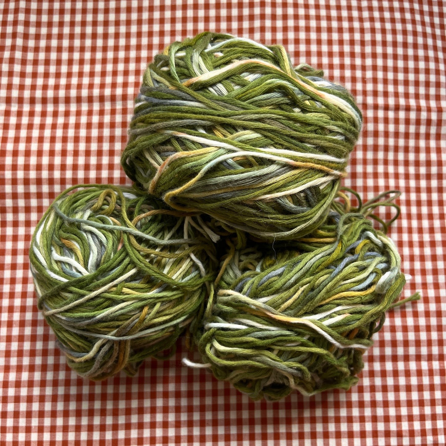 destash: hand dyed yarns(pokkomi & cinderlush)