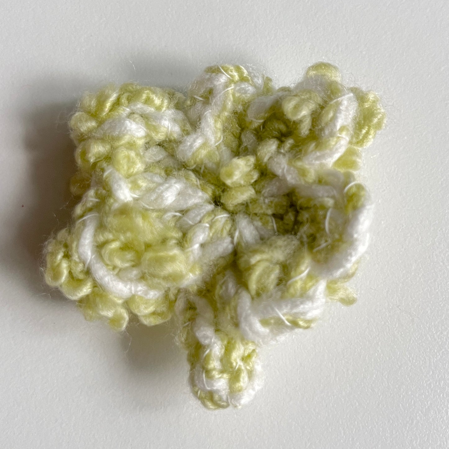 crochet pin: assorted clovers🍀🌸