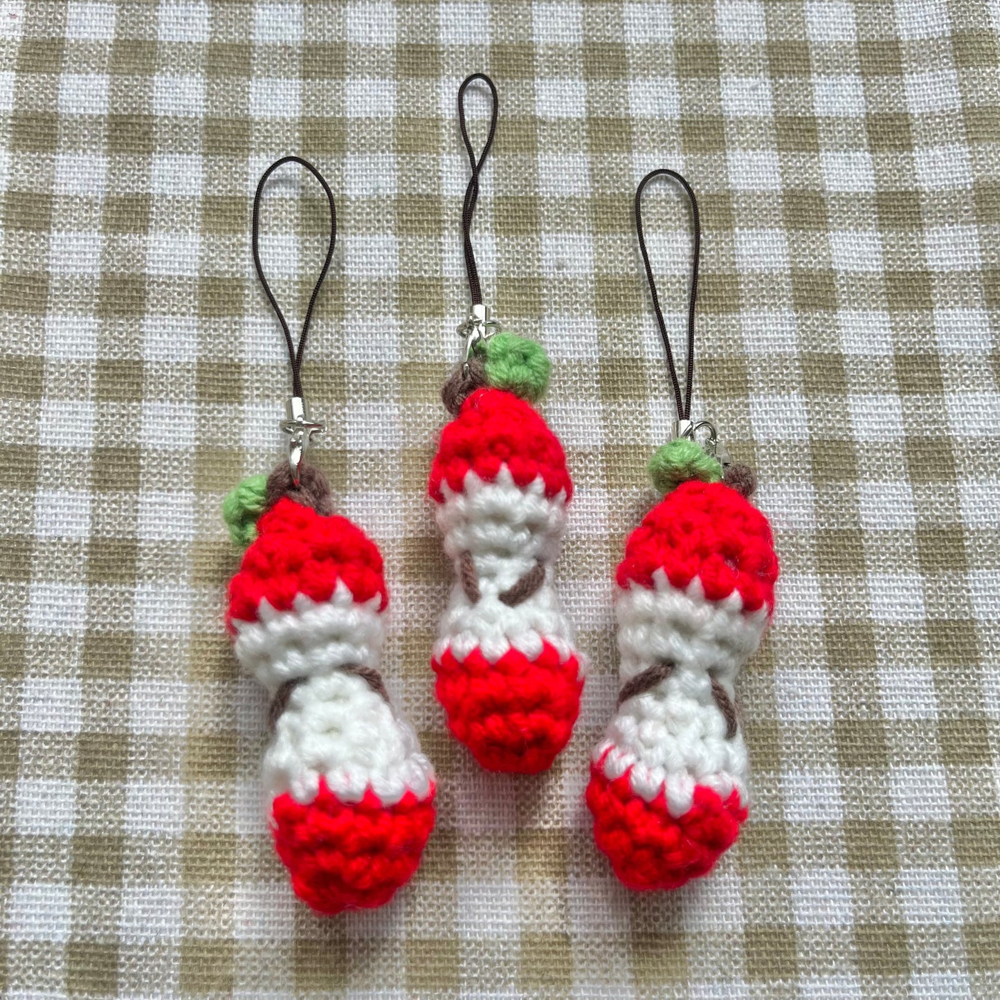 crochet keychain: apple cores🍎