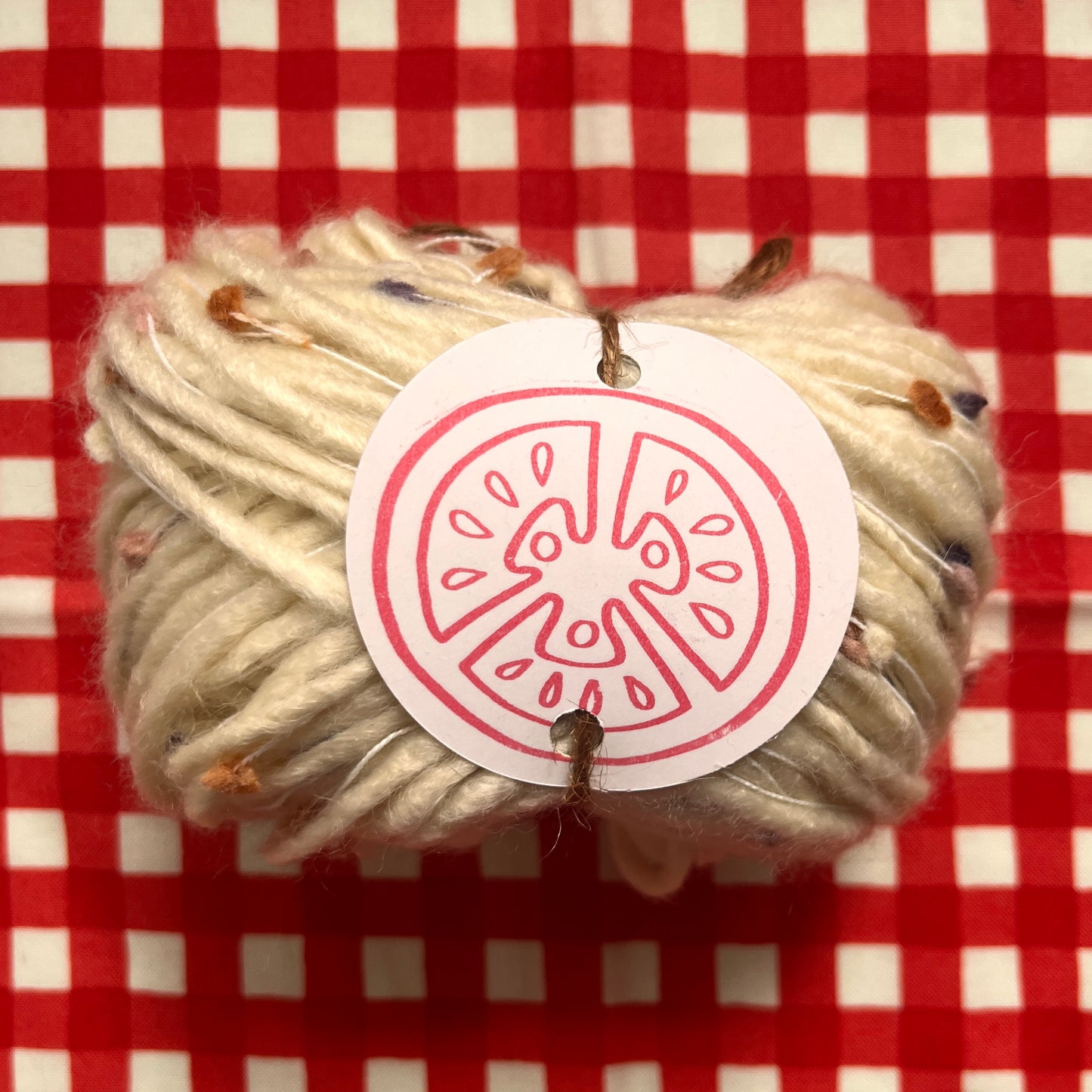 yarn #003: purple/orange pompom [beige]