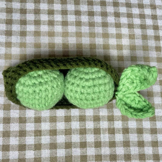 crochet decor: 2 peas in a pod