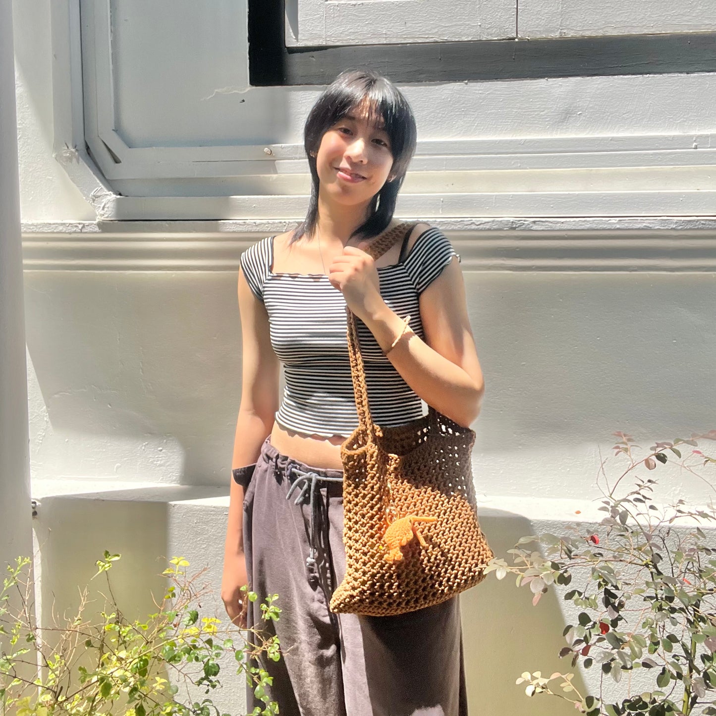 crochet bag: brown mesh market bag🐌with shrimp🦐