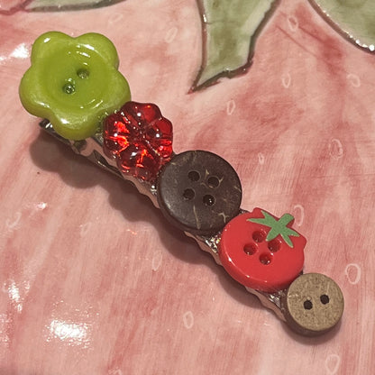 comically big button clips💌
