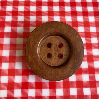 comically big button clips💌
