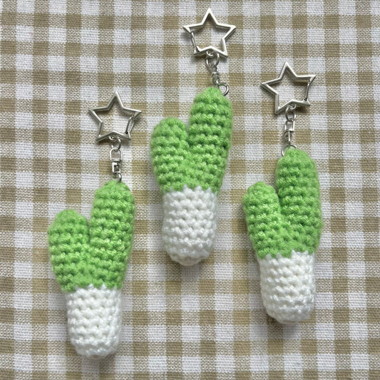 crochet keychain: leek🌱