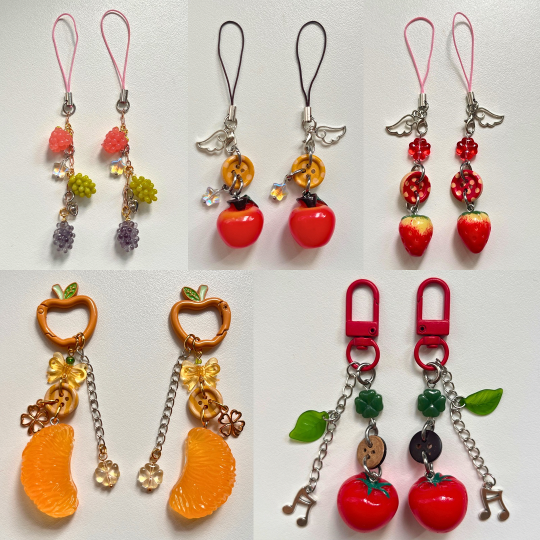 matching fruit keychains🍎🍊🍇🍅🍓