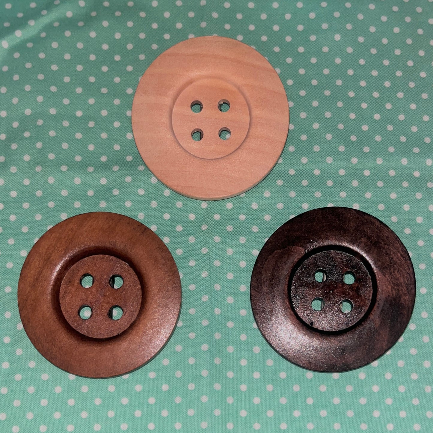 comically big button clips💌