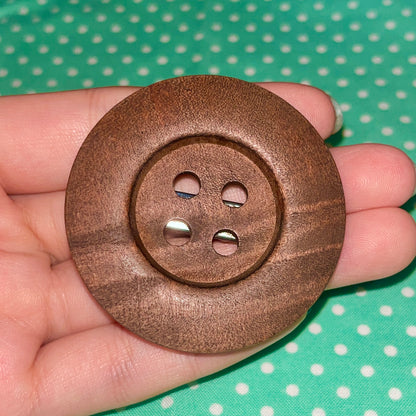 comically big button clips💌