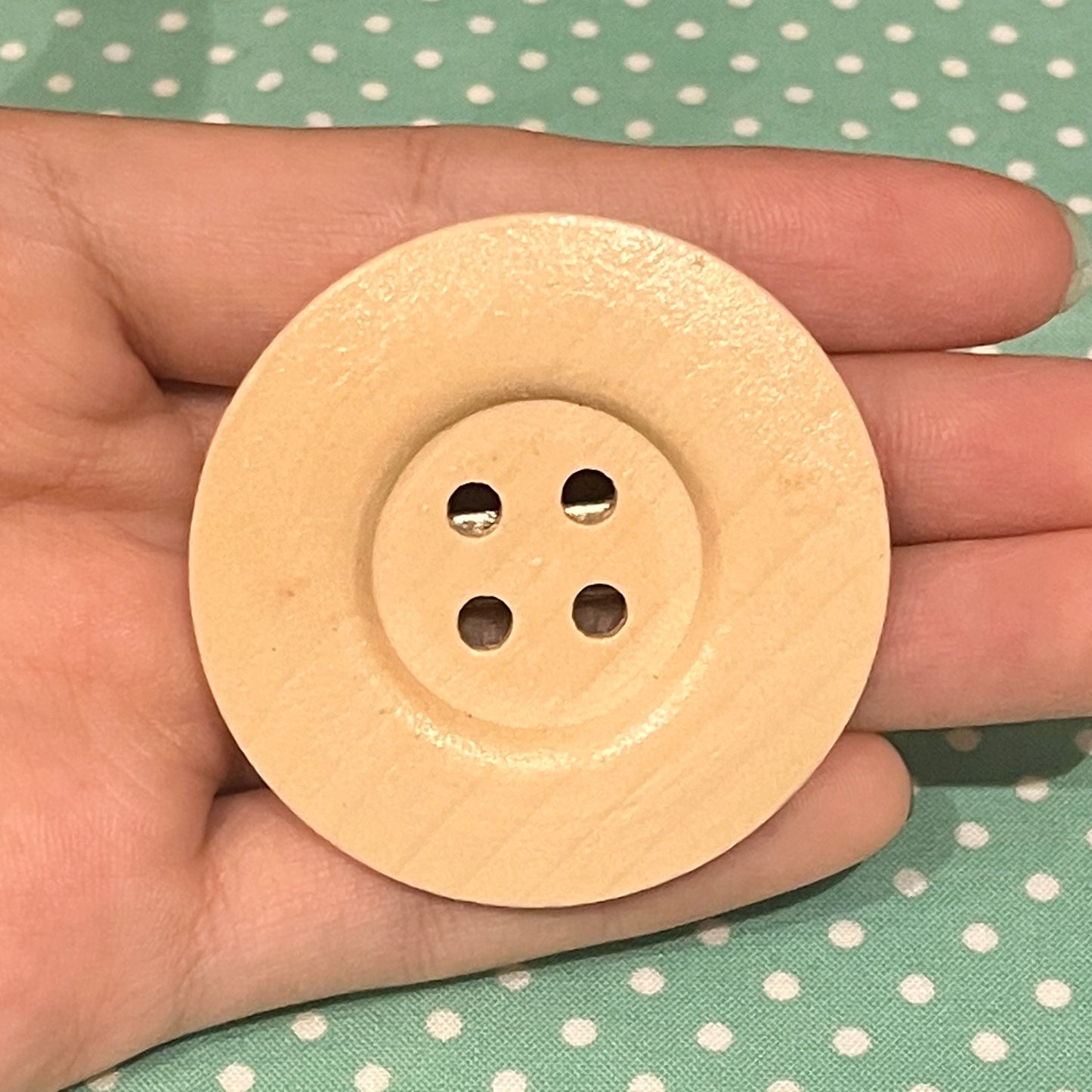 comically big button clips💌