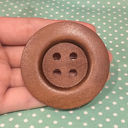 comically big button clips💌