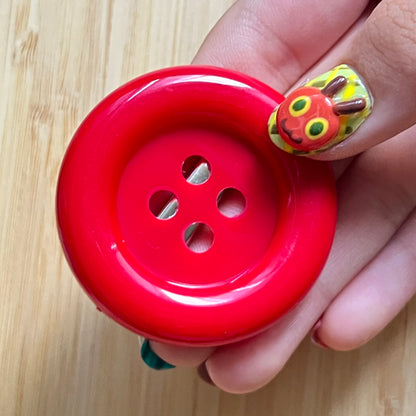 comically big button clips💌
