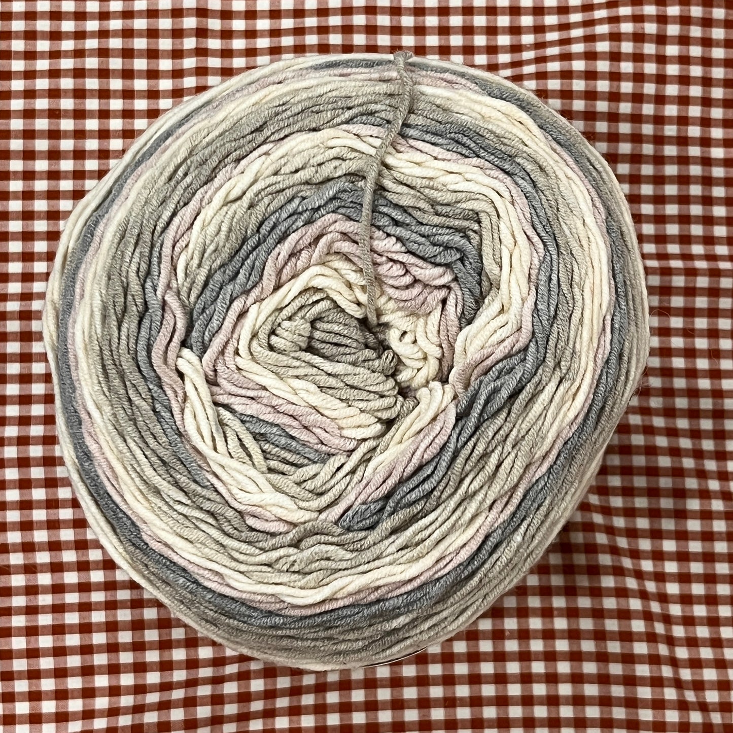 destash: yarn cakes
