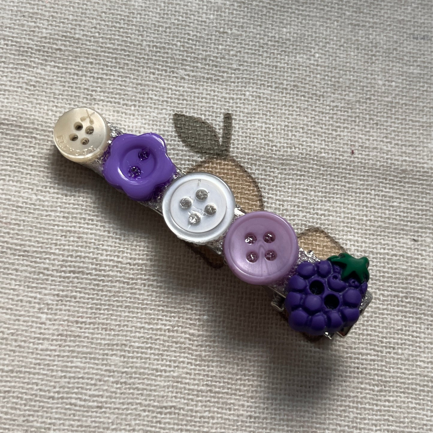 assorted button clips (/▽＼*)｡o○♡