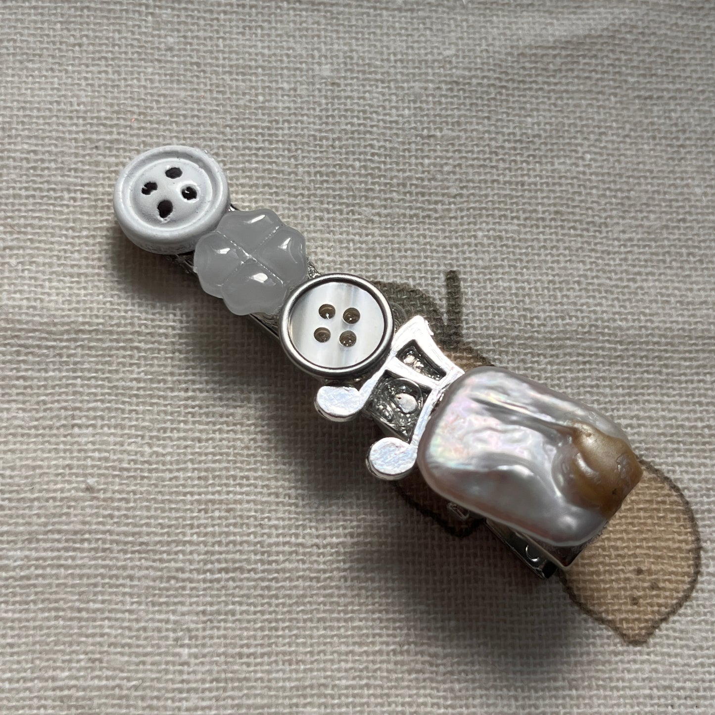 assorted button clips (/▽＼*)｡o○♡