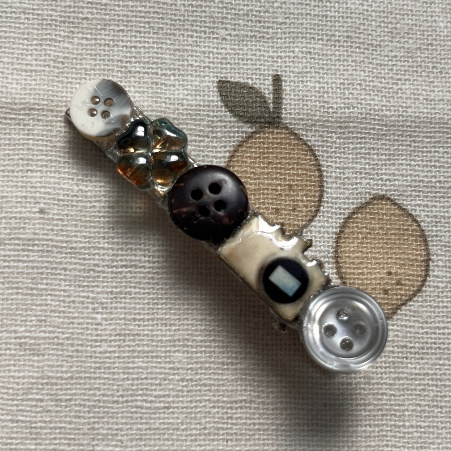 assorted button clips (/▽＼*)｡o○♡