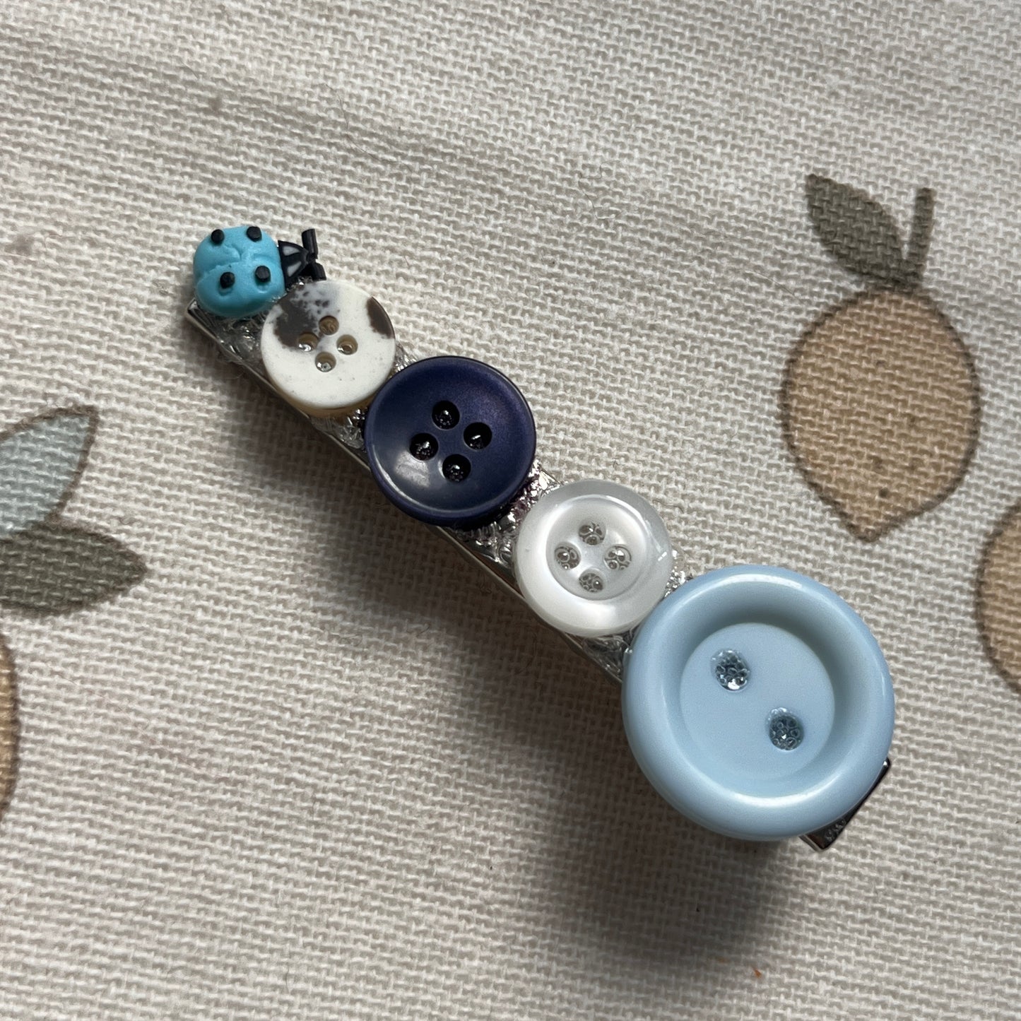 assorted button clips (/▽＼*)｡o○♡
