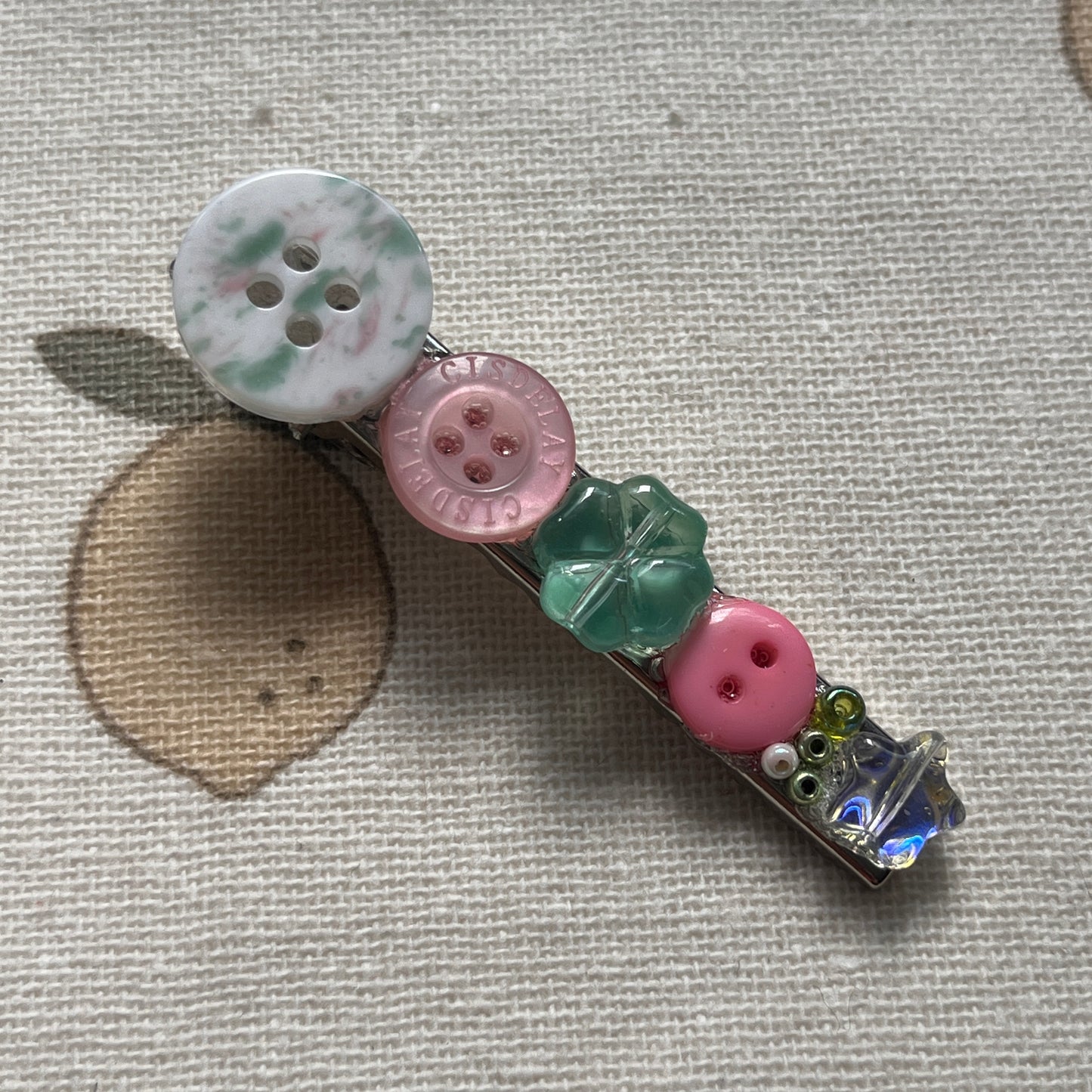 assorted button clips (/▽＼*)｡o○♡