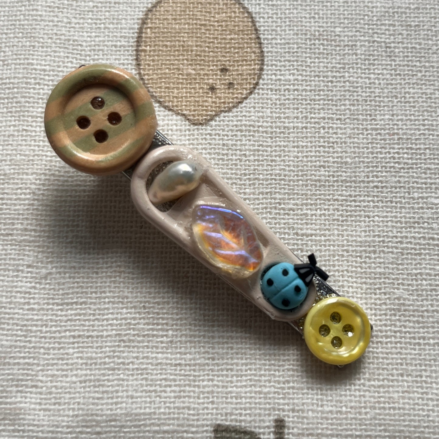 assorted button clips (/▽＼*)｡o○♡