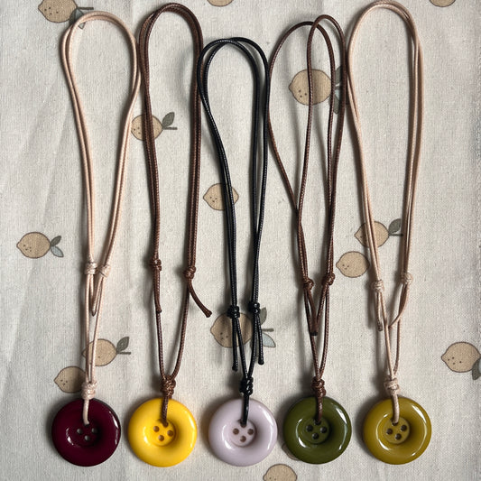 button necklaces (ᵔ⩊ᵔ)