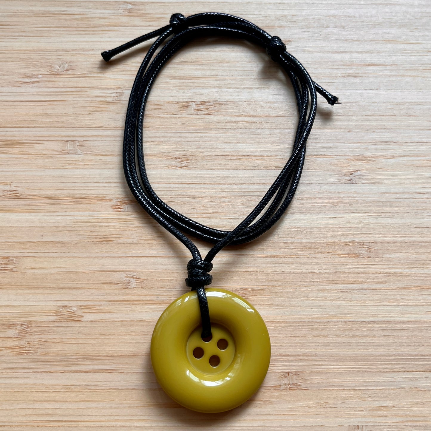 button necklaces (ᵔ⩊ᵔ)