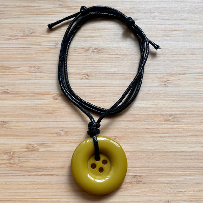 button necklaces (ᵔ⩊ᵔ)