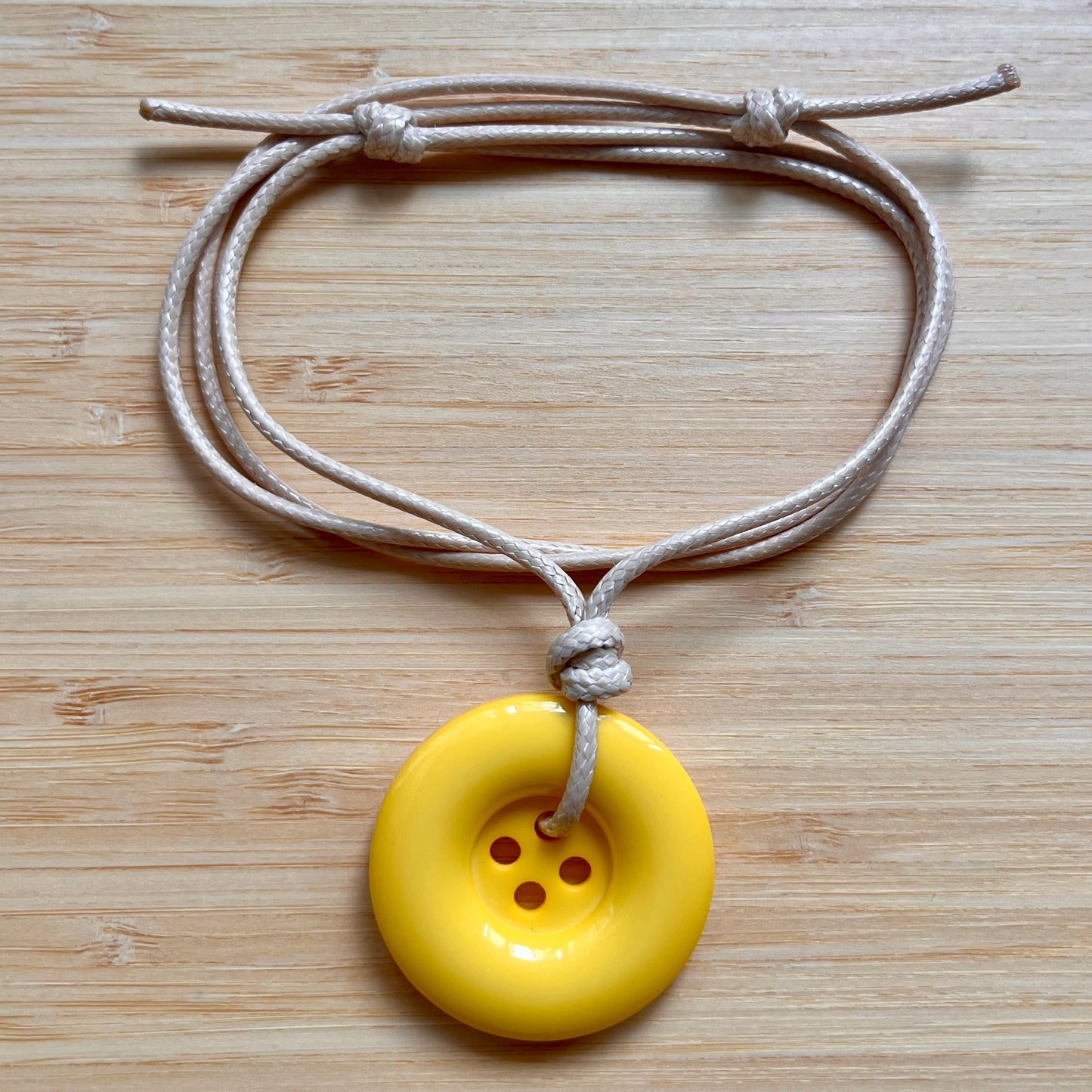 button necklaces (ᵔ⩊ᵔ)