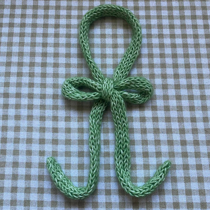 crochet accessory: ribbon choker