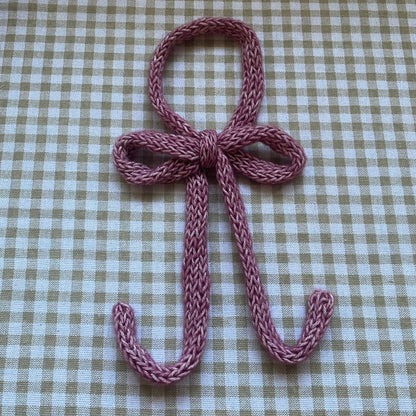 crochet accessory: ribbon choker