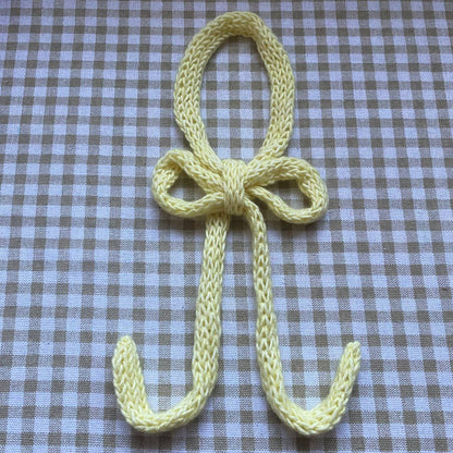 crochet accessory: ribbon choker