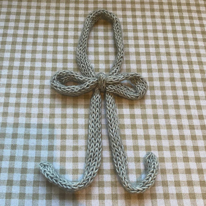 crochet accessory: ribbon choker