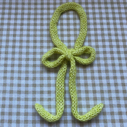 crochet accessory: ribbon choker